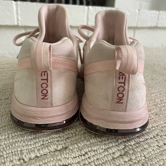 Nike Metcon women’s shoes. Size 10. GUC. Comfortable- perfect for the gym! Cute - Picture 3 of 7